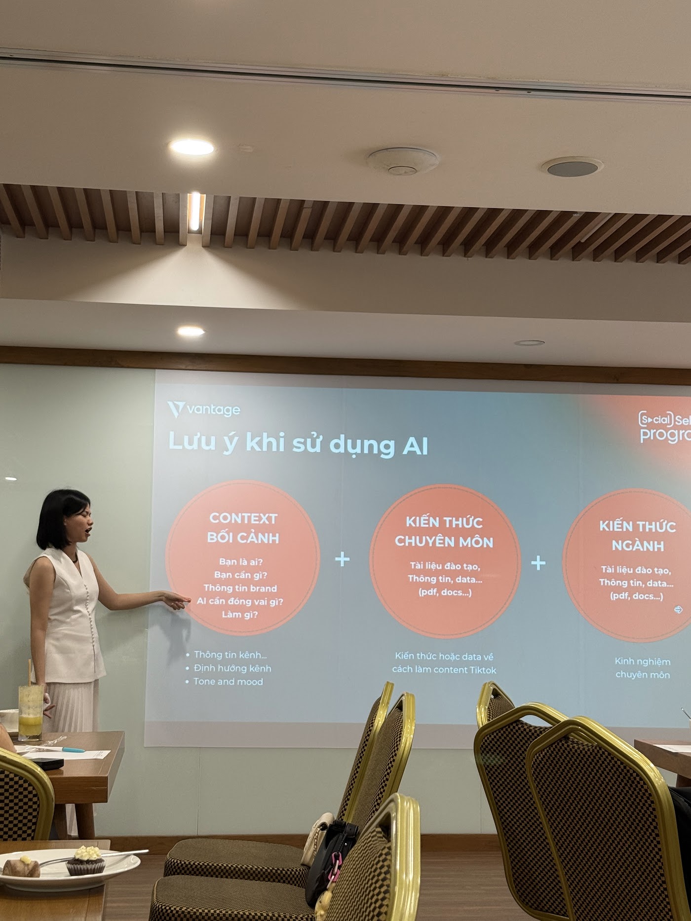 Kha giảng slide Lưu ý khi sử dụng AI